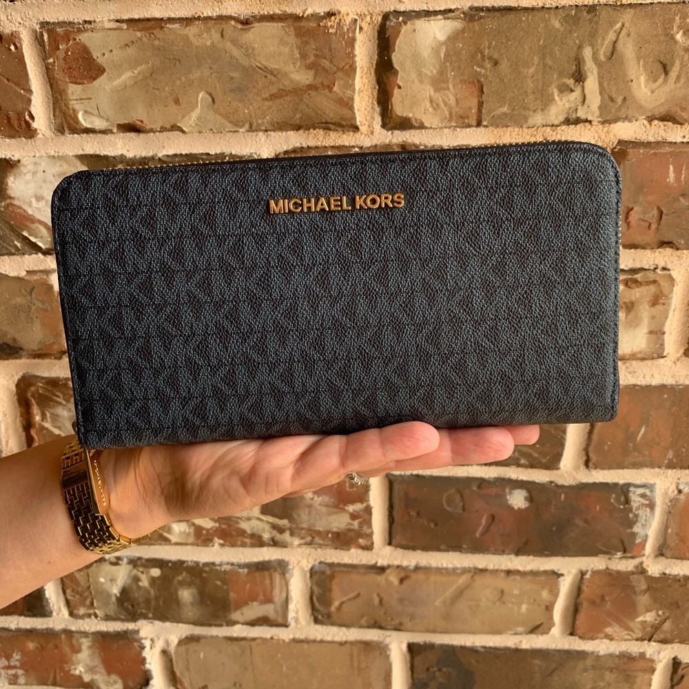 New Michael Kors Large Jet Set Wallet